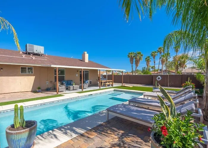Event Epicenter Heated Pool Game Near Stadium * Phoenix